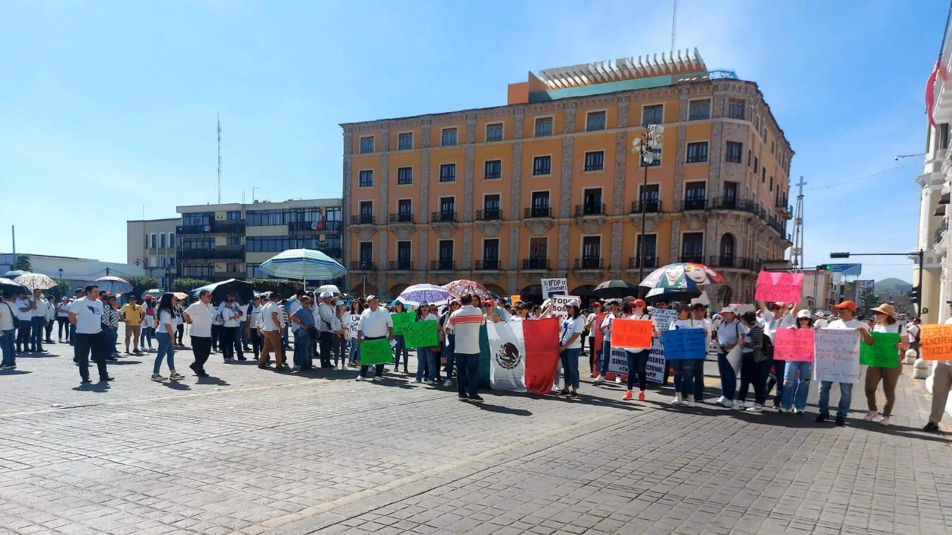 Manifestaci{on trabajadores Poder Judicial de la Federación Nayarit